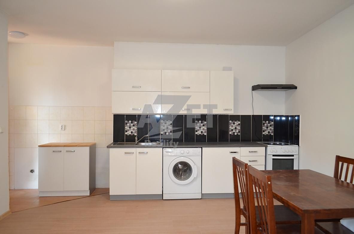Prodej rodinného domu 160 m², pozemek 119 m² – fotografie 2