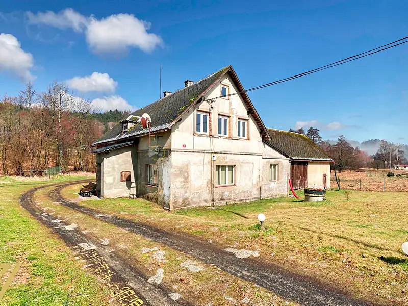 Prodej rodinného domu 420 m², pozemek 3375 m², Prysk – náhled fotky 2