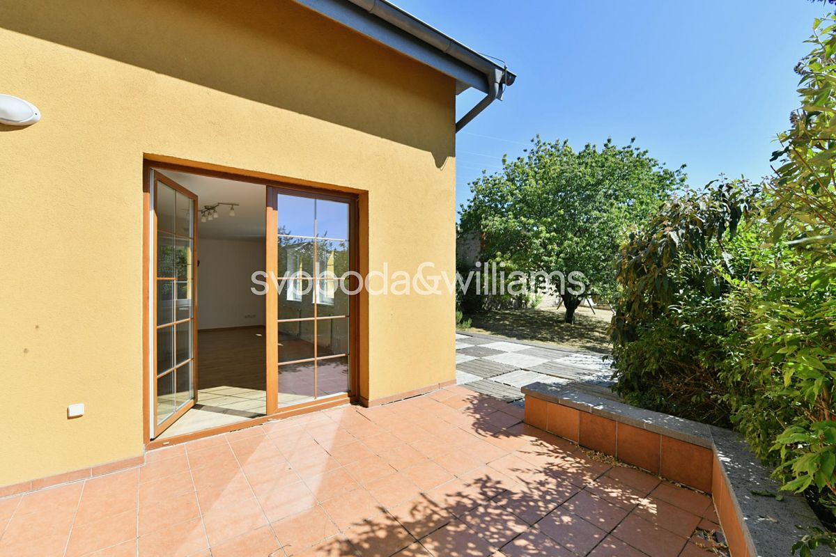 Prodej rodinného domu 222 m², pozemek 642 m² – fotografie 5