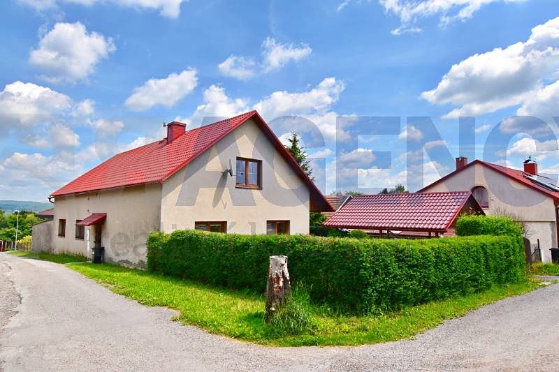 Prodej rodinného domu 415 m², pozemek 981 m² – fotografie 2