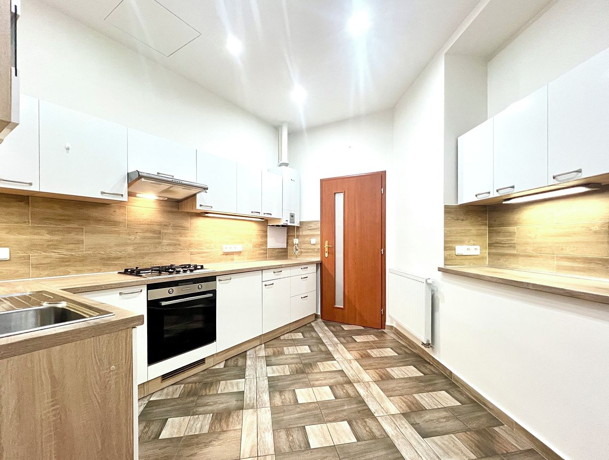 Pronájem bytu 2+1 62 m² – fotografie 3