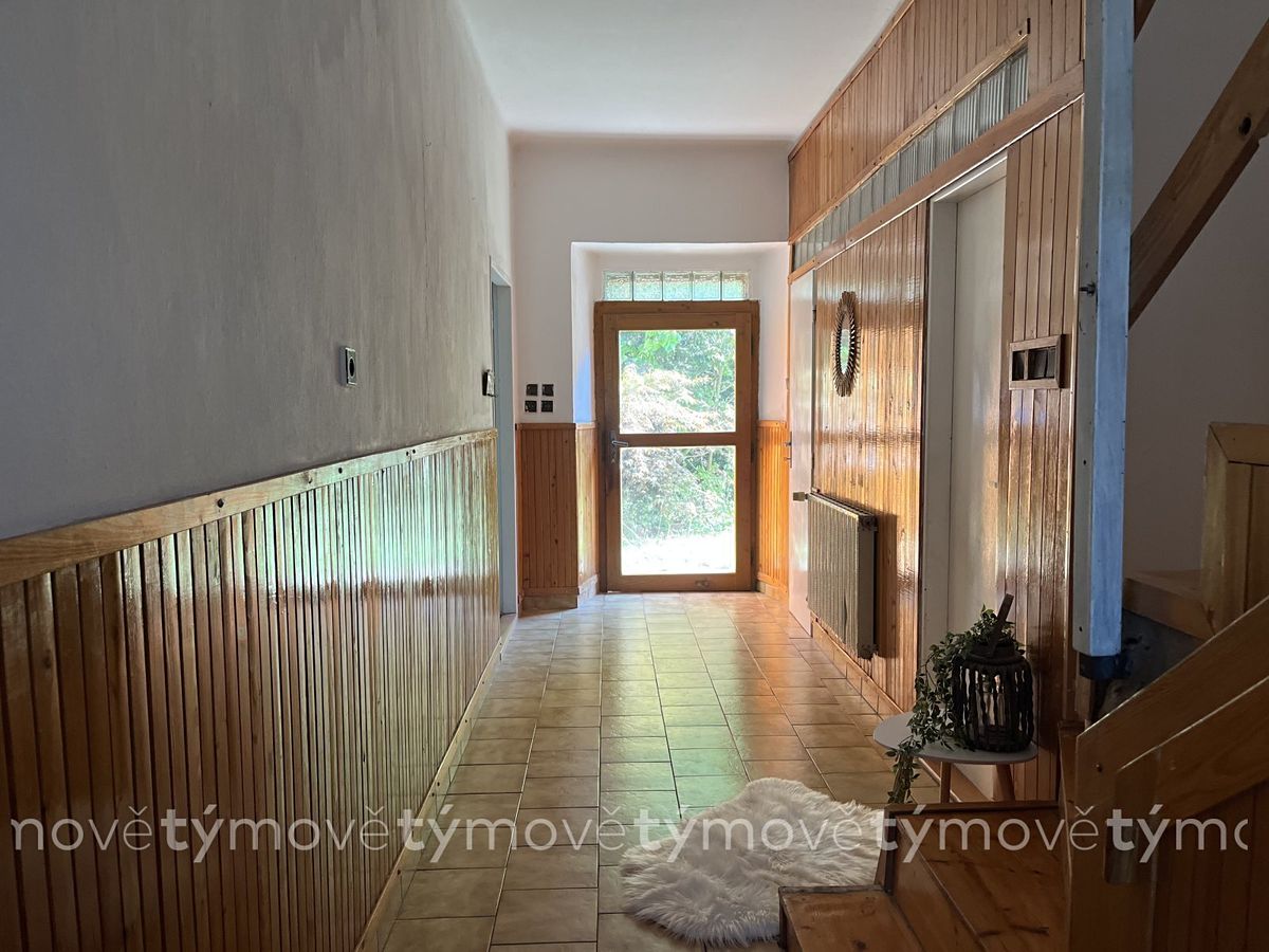 Prodej rodinného domu 250 m², pozemek 690 m² – fotografie 5