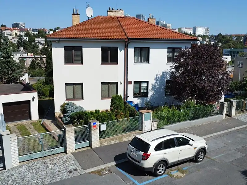 Prodej rodinného domu 115 m², pozemek 318 m², Praha – náhled fotky 1