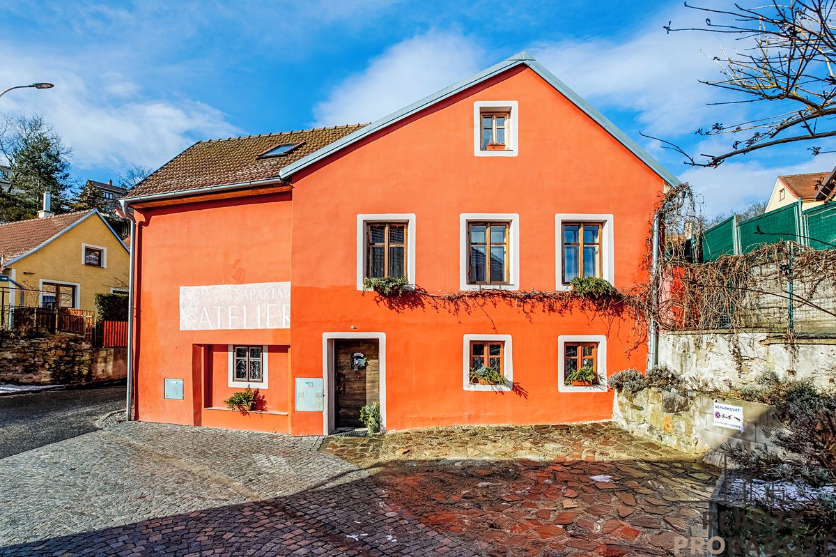 Prodej rodinného domu 220 m², pozemek 162 m² – fotografie 2