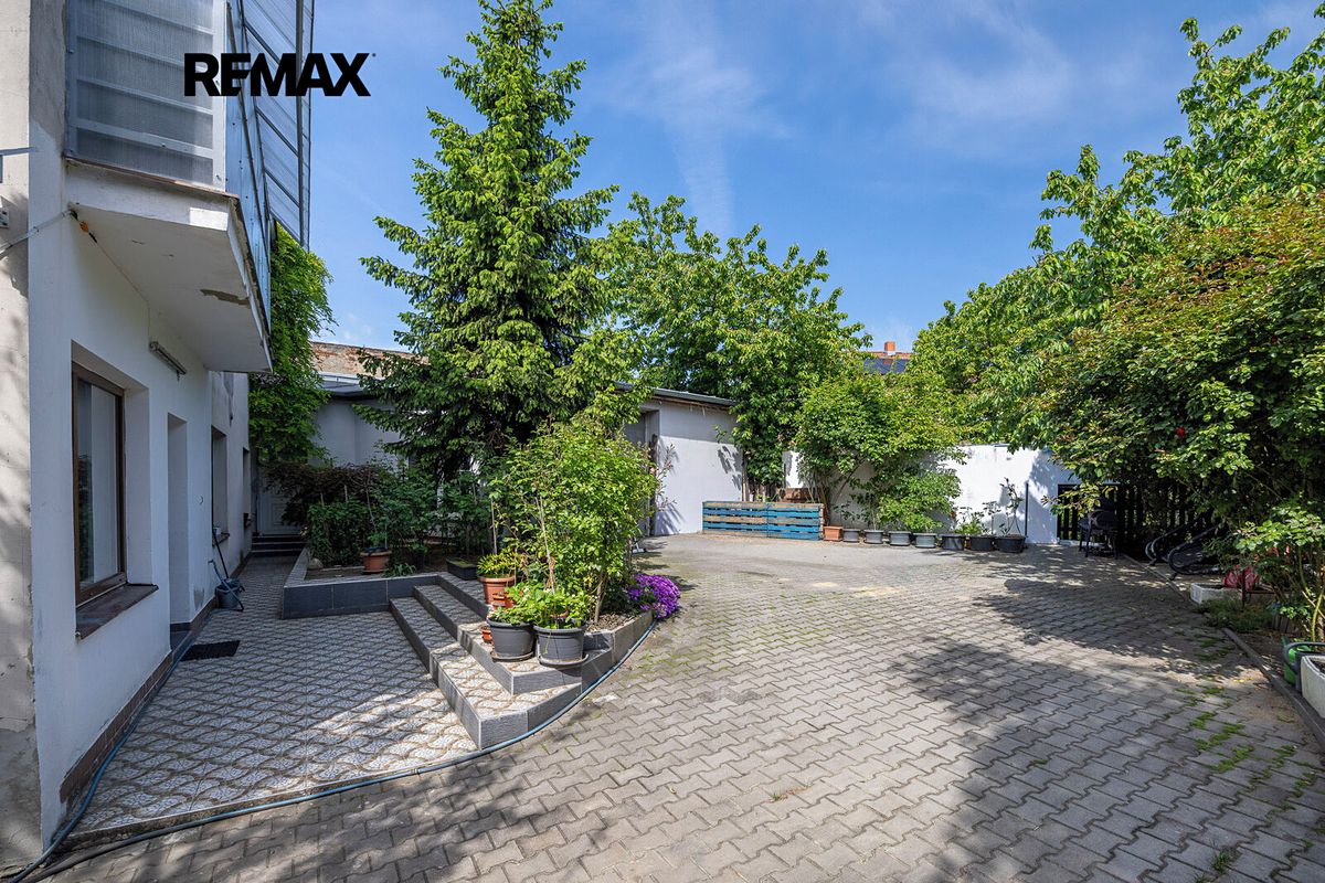 Prodej rodinného domu 316 m², pozemek 668 m² – fotografie 3