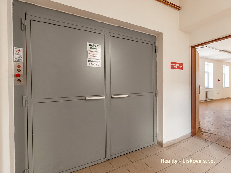 Комерційне приміщення в оренду, 261 м² (21 з 25)