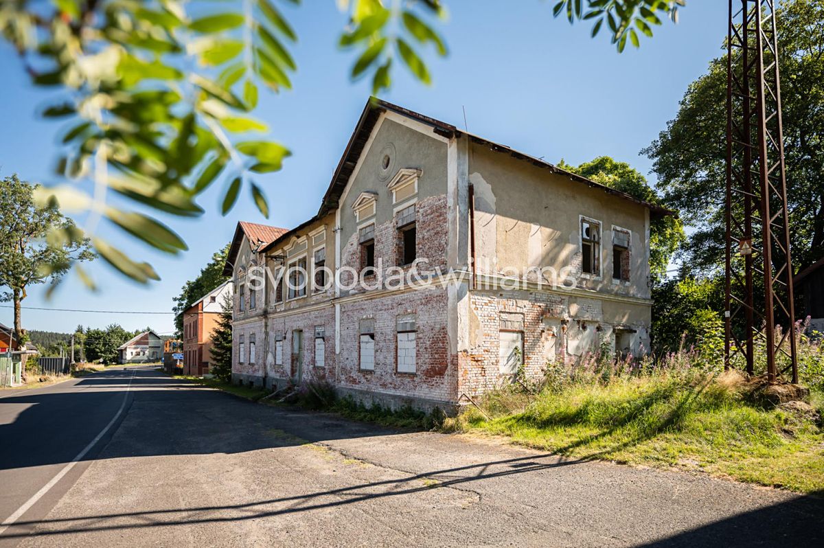 Prodej rodinného domu 779 m², pozemek 1415 m² – fotografie 2