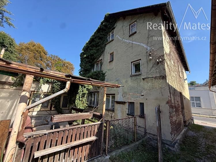 Prodej rodinného domu 180 m², pozemek 593 m² – fotografie 2