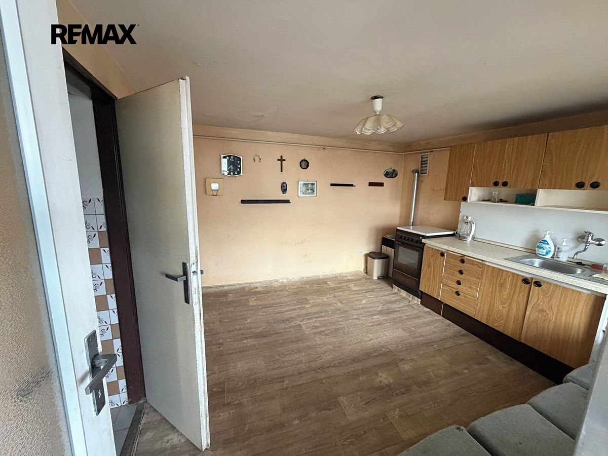 Prodej rodinného domu 218 m², pozemek 890 m² – fotografie 4