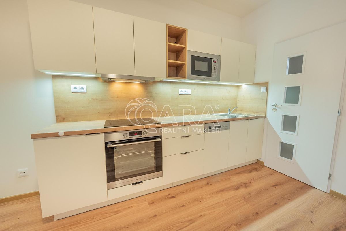 Pronájem bytu 1+kk 27 m² – fotografie 2