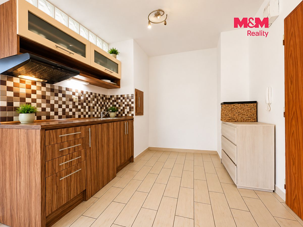 Pronájem bytu 1+kk 28 m² – fotografie 2