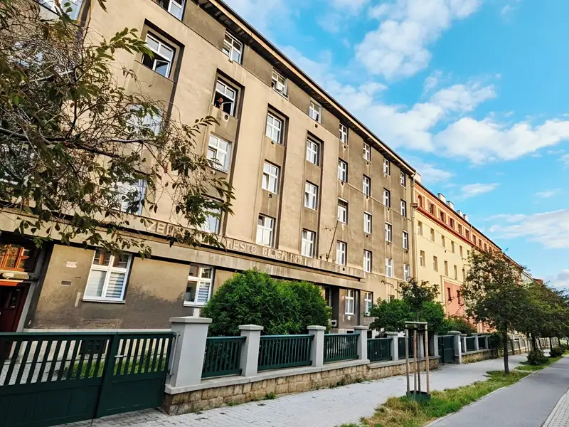 Pronájem bytu 1+kk 30 m², Plzeň – náhled fotky 1