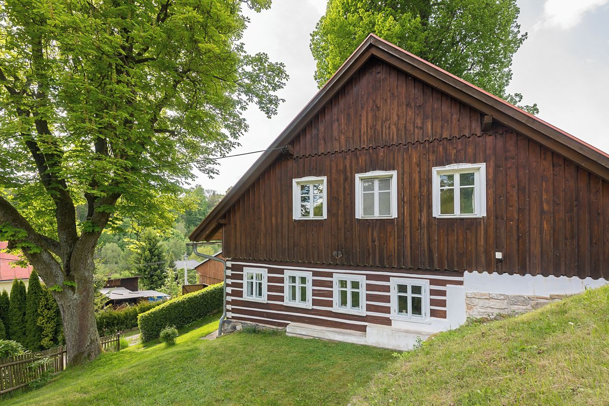 Prodej rodinného domu 226 m², pozemek 3000 m² – fotografie 2