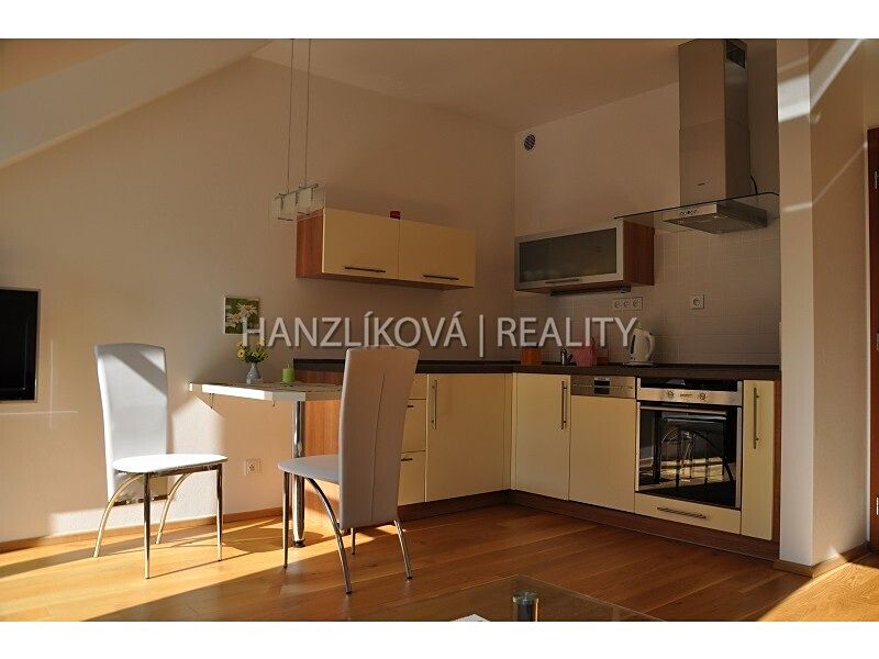 Pronájem bytu 2+kk 58 m²