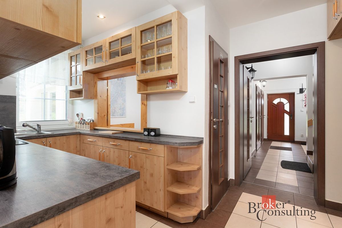 Prodej rodinného domu 261 m², pozemek 1916 m² – fotografie 4