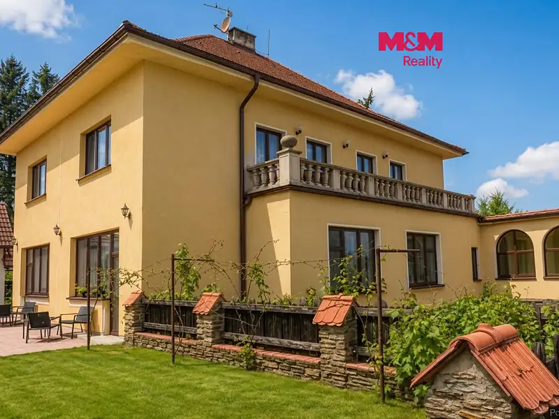 Prodej rodinného domu 744 m², pozemek 3342 m², Nýrsko – náhled fotky 1