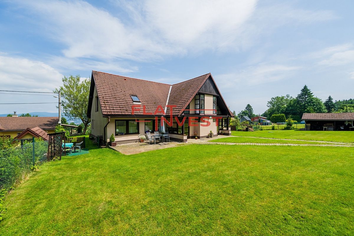 Prodej rodinného domu 266 m², pozemek 2024 m²