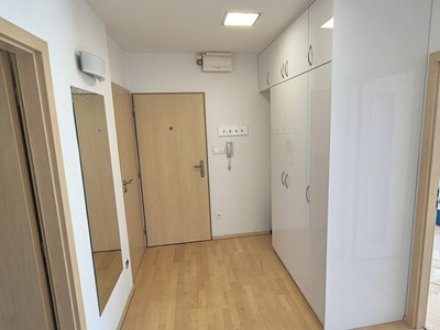 Pronájem bytu 3+kk, 76 m² (3 z 14)