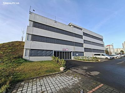 Pronájem garážového stání 13 m²