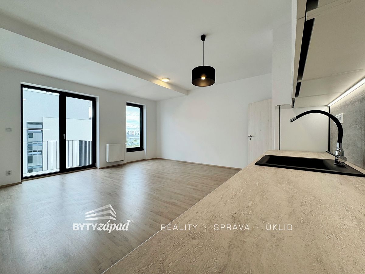 Pronájem bytu 1+kk 37 m²