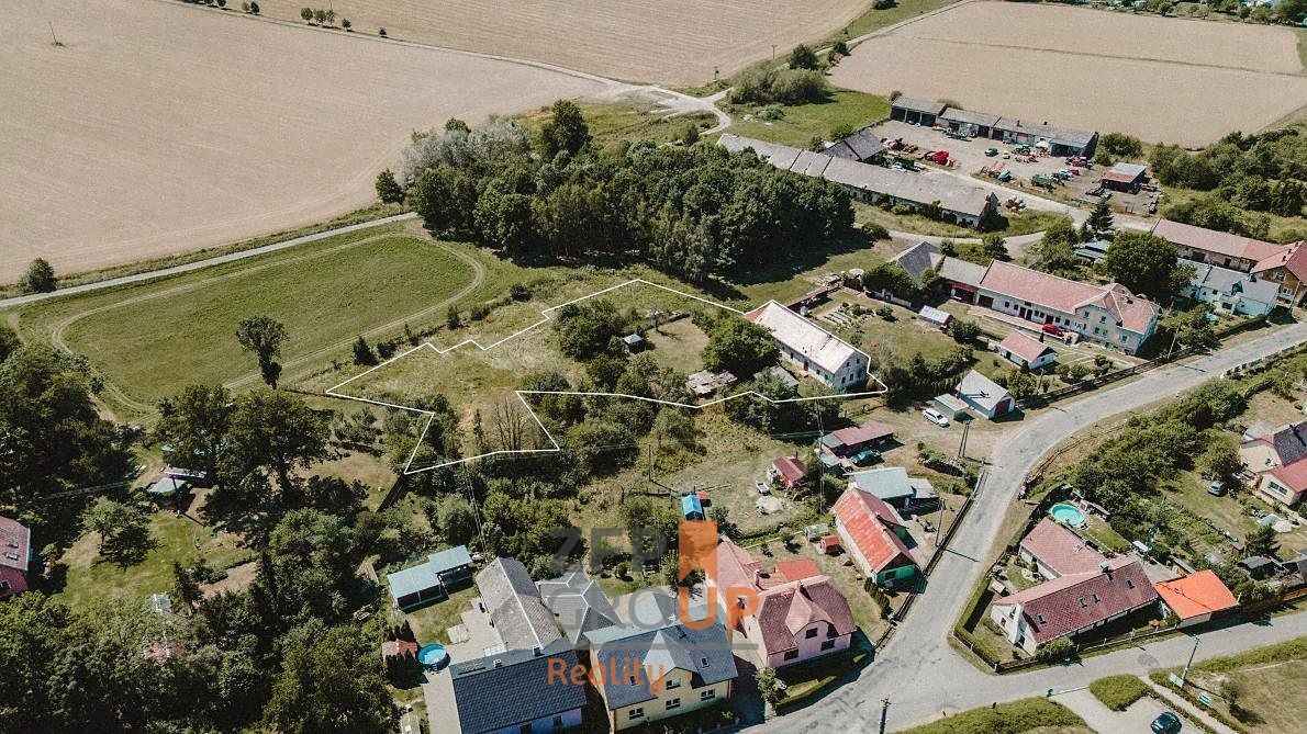 Prodej rodinného domu 225 m², pozemek 3043 m² – fotografie 2