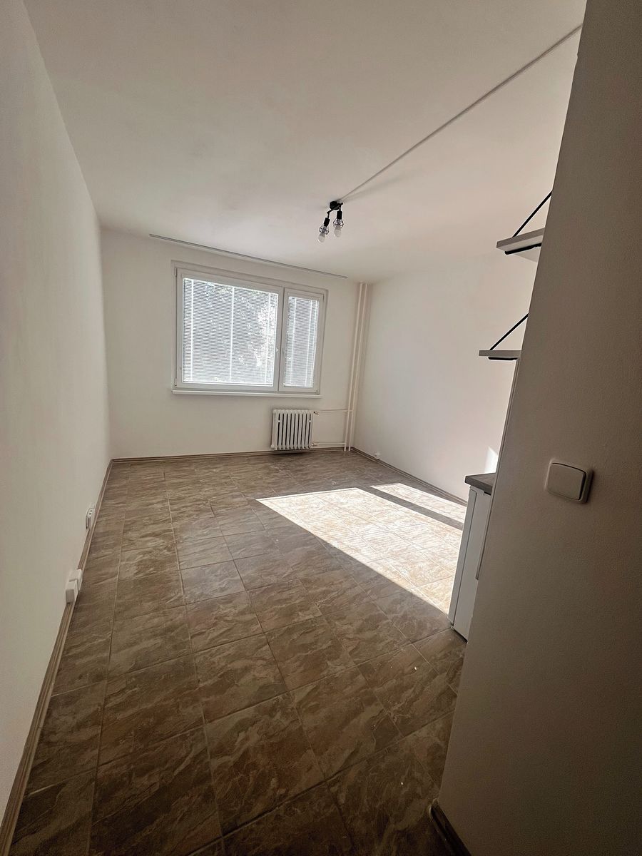 Pronájem bytu 1+kk 22 m² – fotografie 2