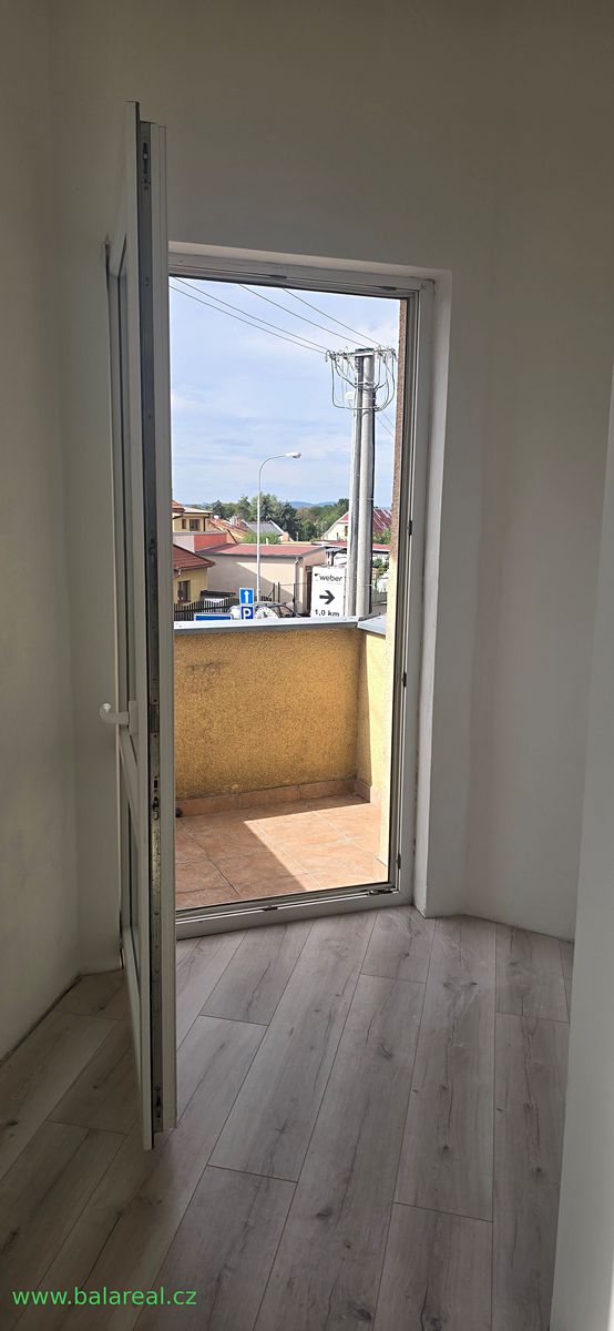 Pronájem bytu 2+1 41 m² – fotografie 2