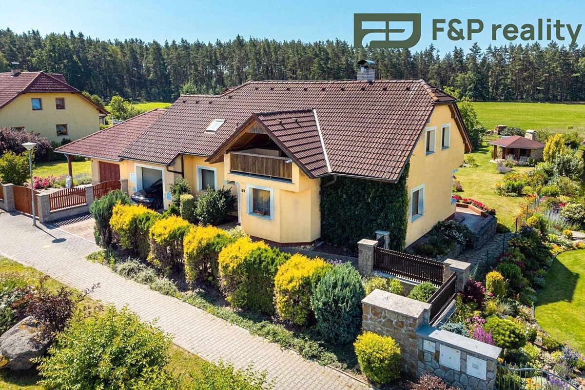 Pronájem rodinného domu 320 m², pozemek 1691 m²