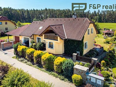 Pronájem rodinného domu 320 m², pozemek 1691 m²