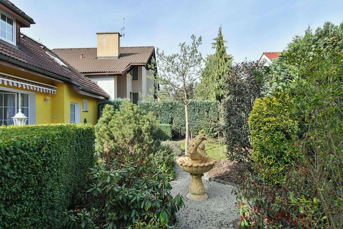 Pronájem rodinného domu 220 m², pozemek 374 m² – fotografie 5
