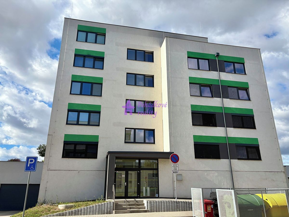 Pronájem bytu 1+kk 74 m²