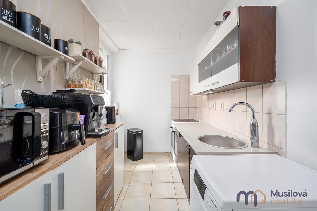 Prodej rodinného domu 210 m², pozemek 322 m² – fotografie 3