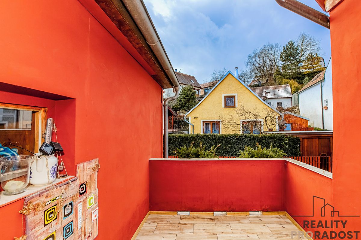Prodej rodinného domu 220 m², pozemek 162 m² – fotografie 5