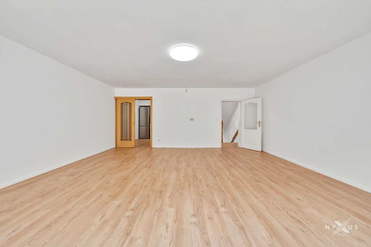 Pronájem rodinného domu 324 m², pozemek 287 m² – fotografie 4