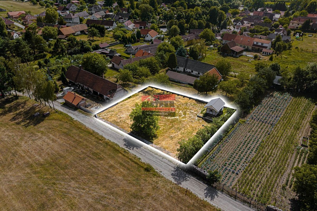 Prodej stavebního pozemku 989 m² – fotografie 2
