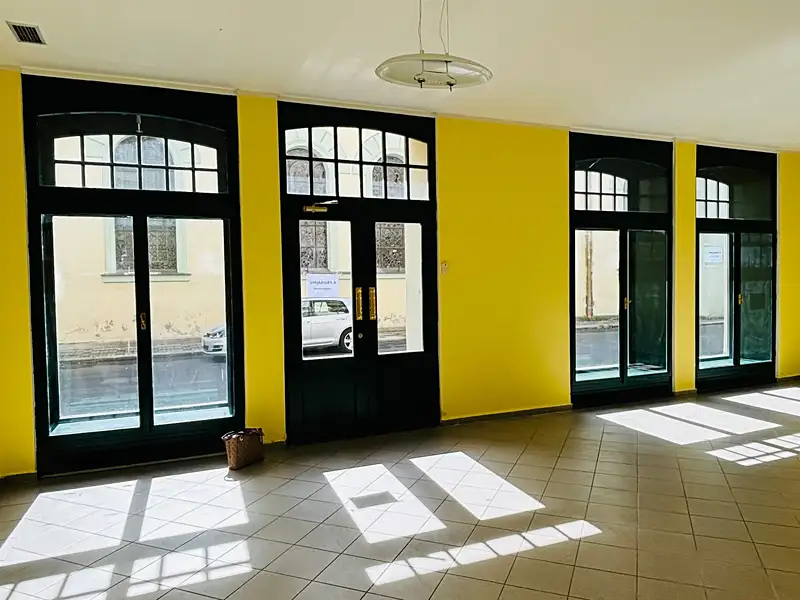 Pronájem obchodního prostoru 52 m², Karlovy Vary – náhled fotky 1