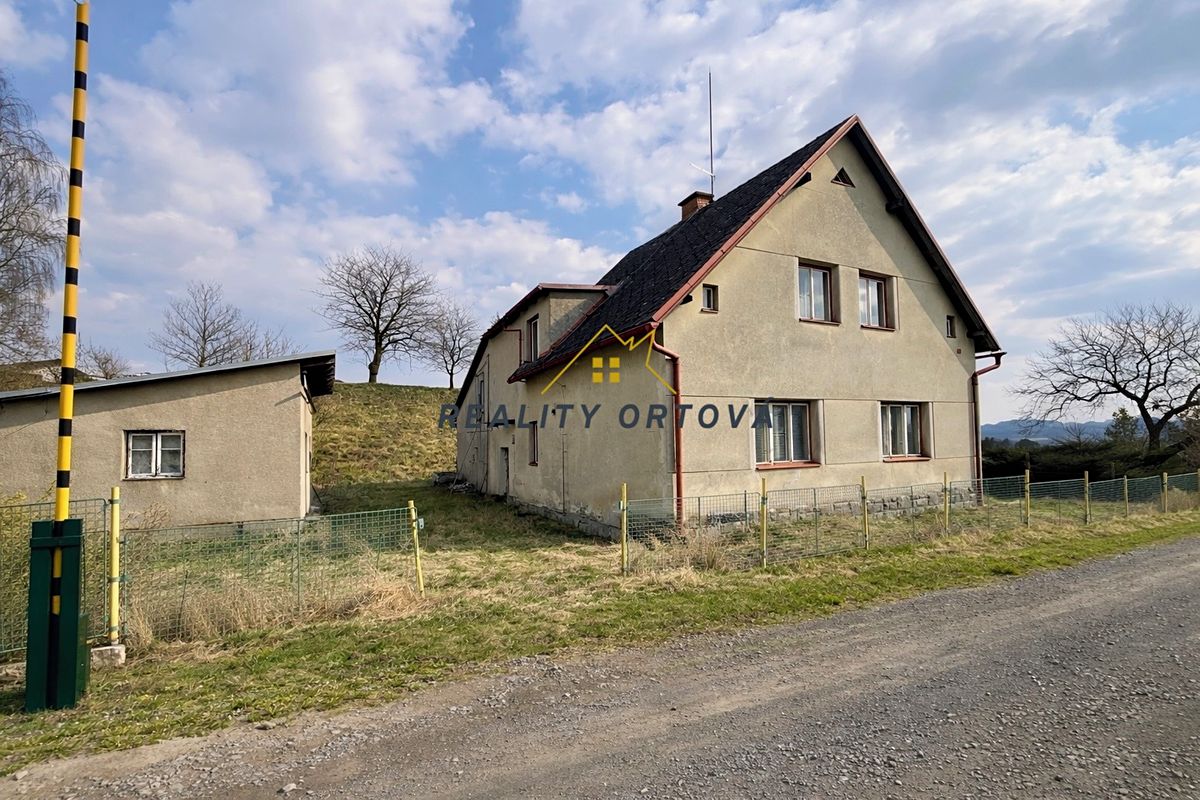 Prodej rodinného domu 179 m², pozemek 3930 m²