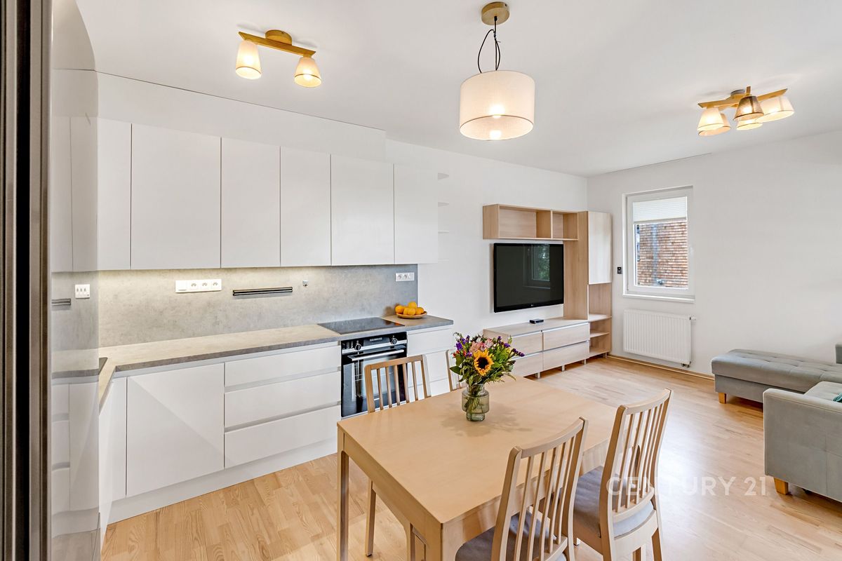 Pronájem bytu 3+kk 82 m²