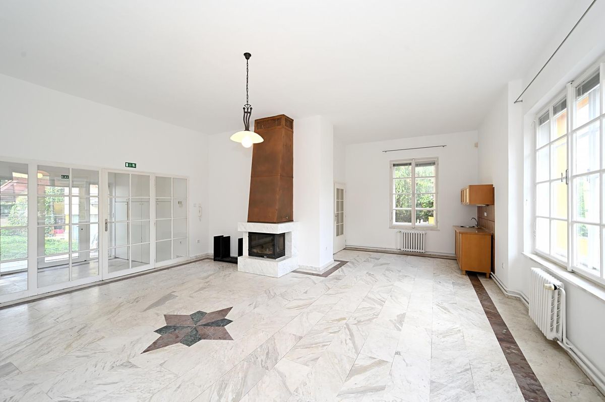 Pronájem vily 454 m², pozemek 726 m² – fotografie 5