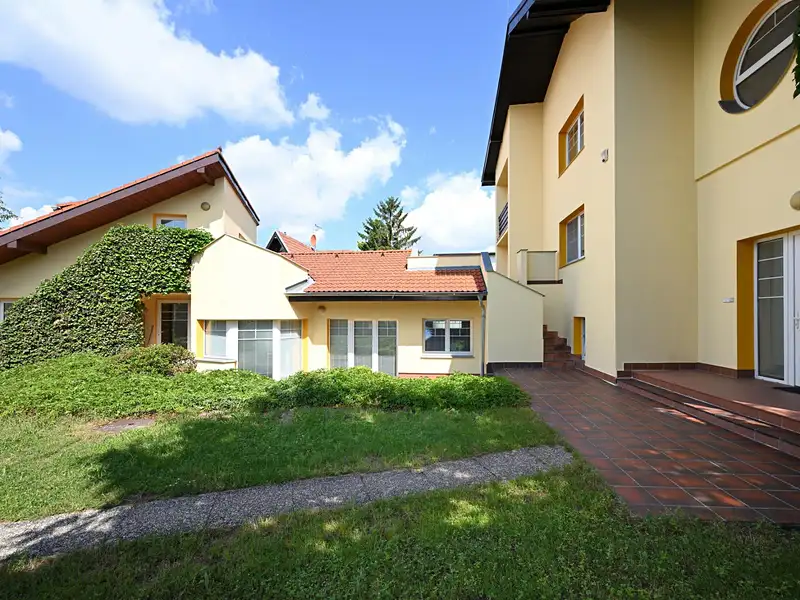 Pronájem vily 454 m², pozemek 726 m², Praha – náhled fotky 2