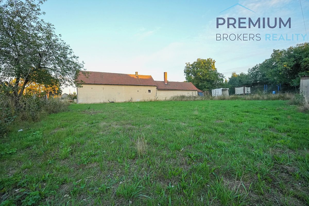 Prodej stavebního pozemku 868 m² – fotografie 2