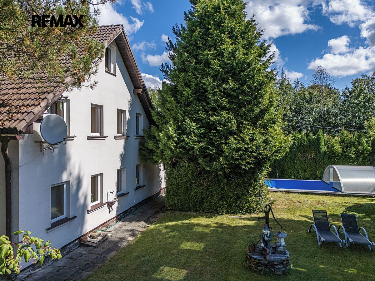 Prodej rodinného domu 280 m², pozemek 16338 m² – fotografie 4