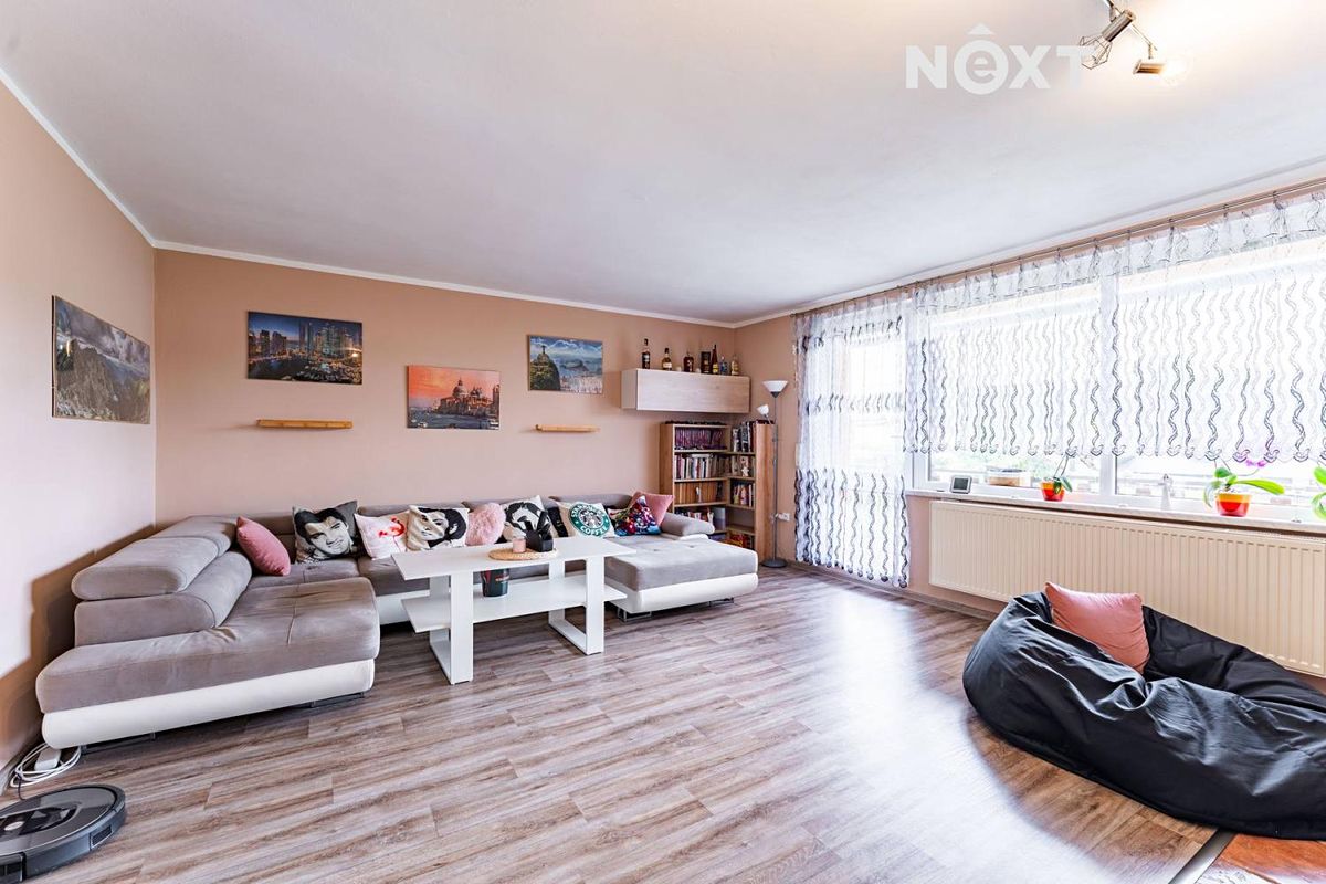 Prodej rodinného domu 200 m², pozemek 947 m² – fotografie 4