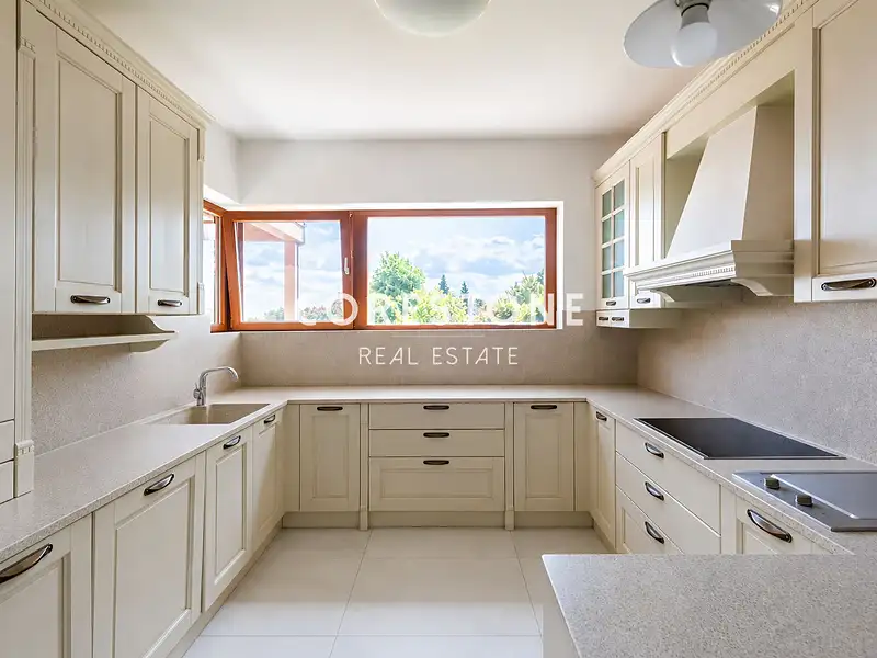 Prodej vily 630 m², pozemek 1426 m², Praha – náhled fotky 2