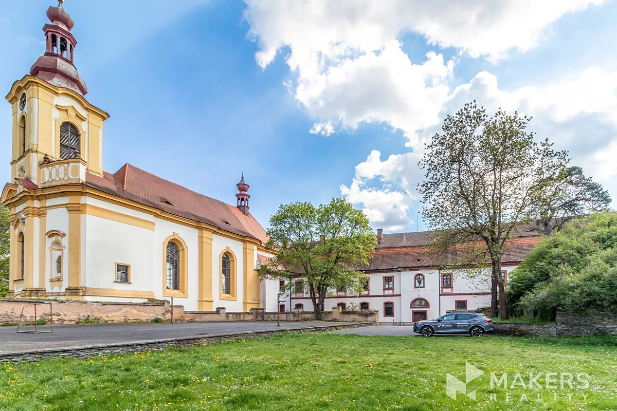 Prodej komerčního pozemku 7700 m²