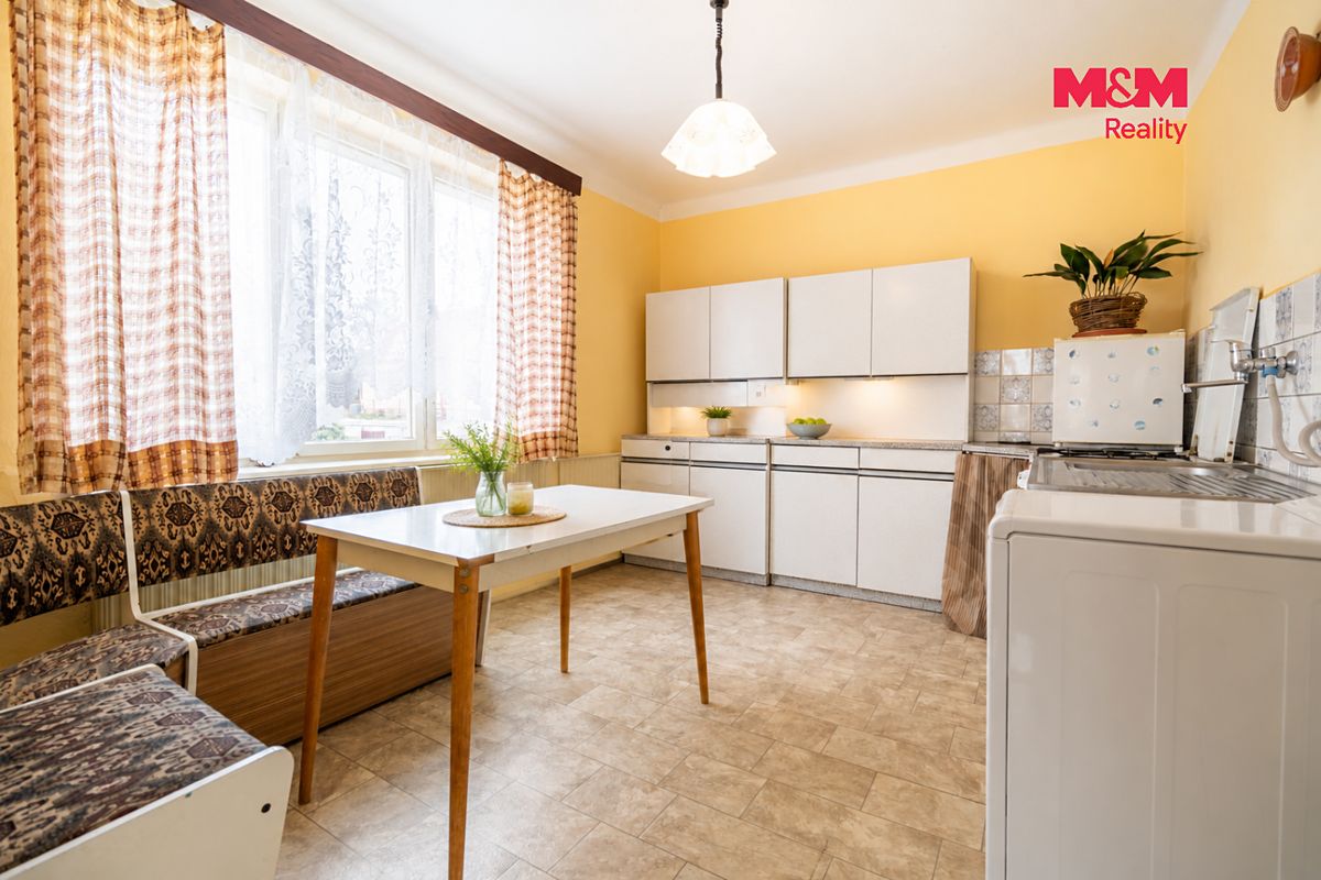 Prodej rodinného domu 130 m², pozemek 824 m² – fotografie 4
