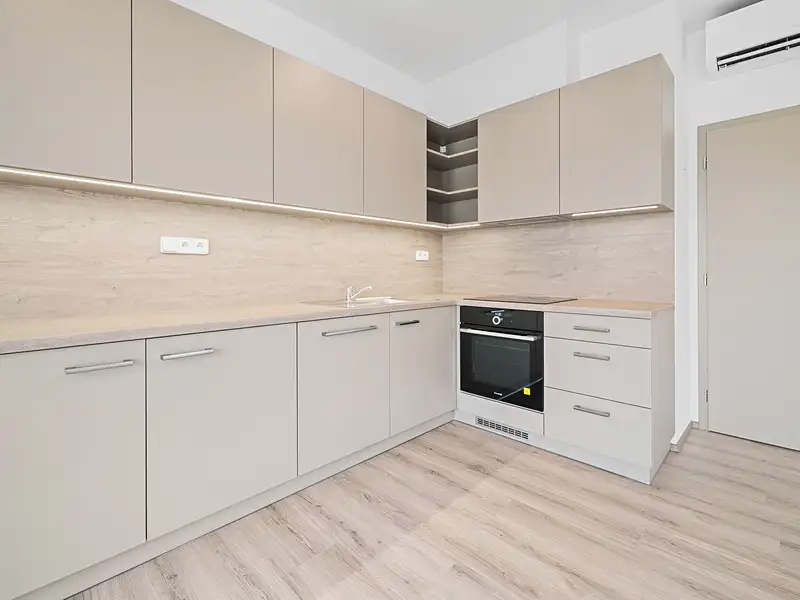 Pronájem bytu 3+kk 82 m², Hradec Králové – náhled fotky 2