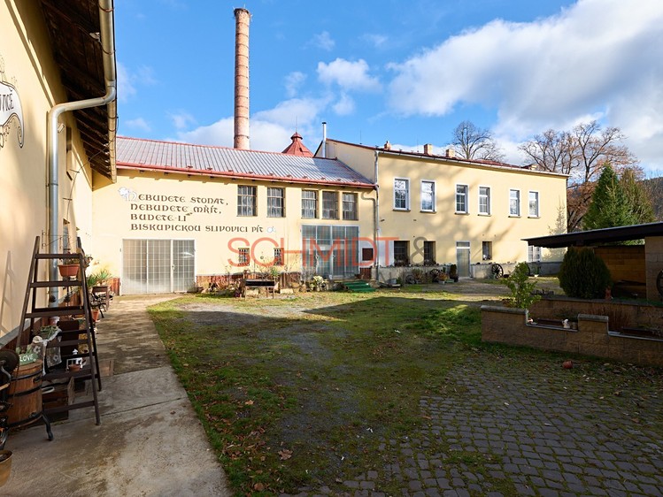 Prodej komerčního prostoru, 1 612 m² (26 z 31)