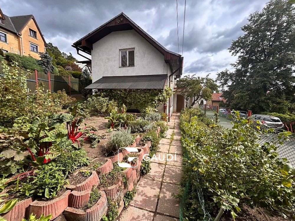 Prodej rodinného domu 260 m², pozemek 338 m² – fotografie 2