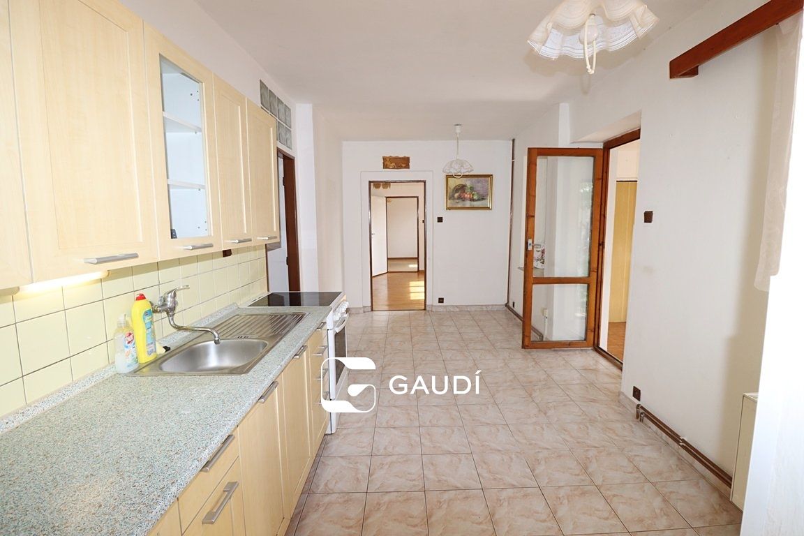 Prodej rodinného domu 260 m², pozemek 338 m² – fotografie 3